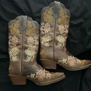 Size 8 by Danpost Boot company